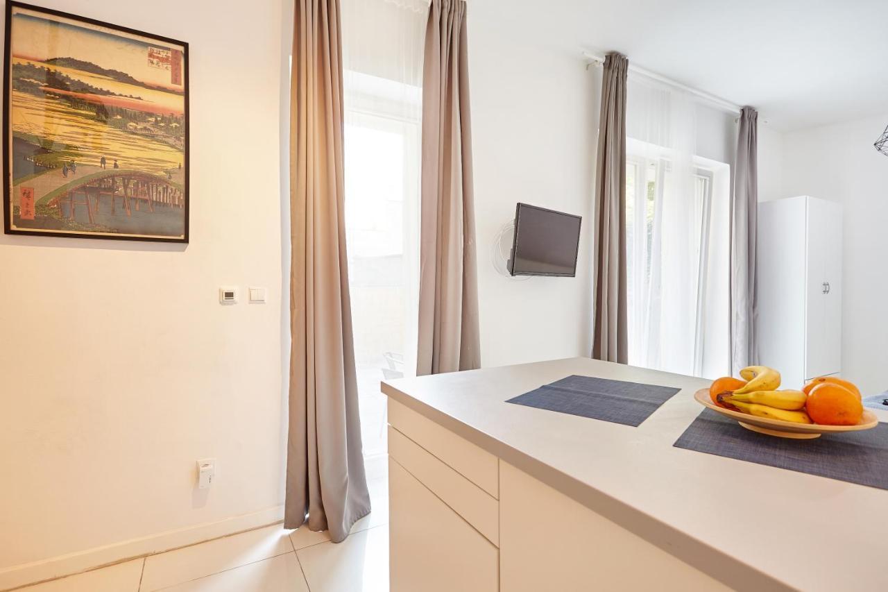 Friendly In Apartament Praga